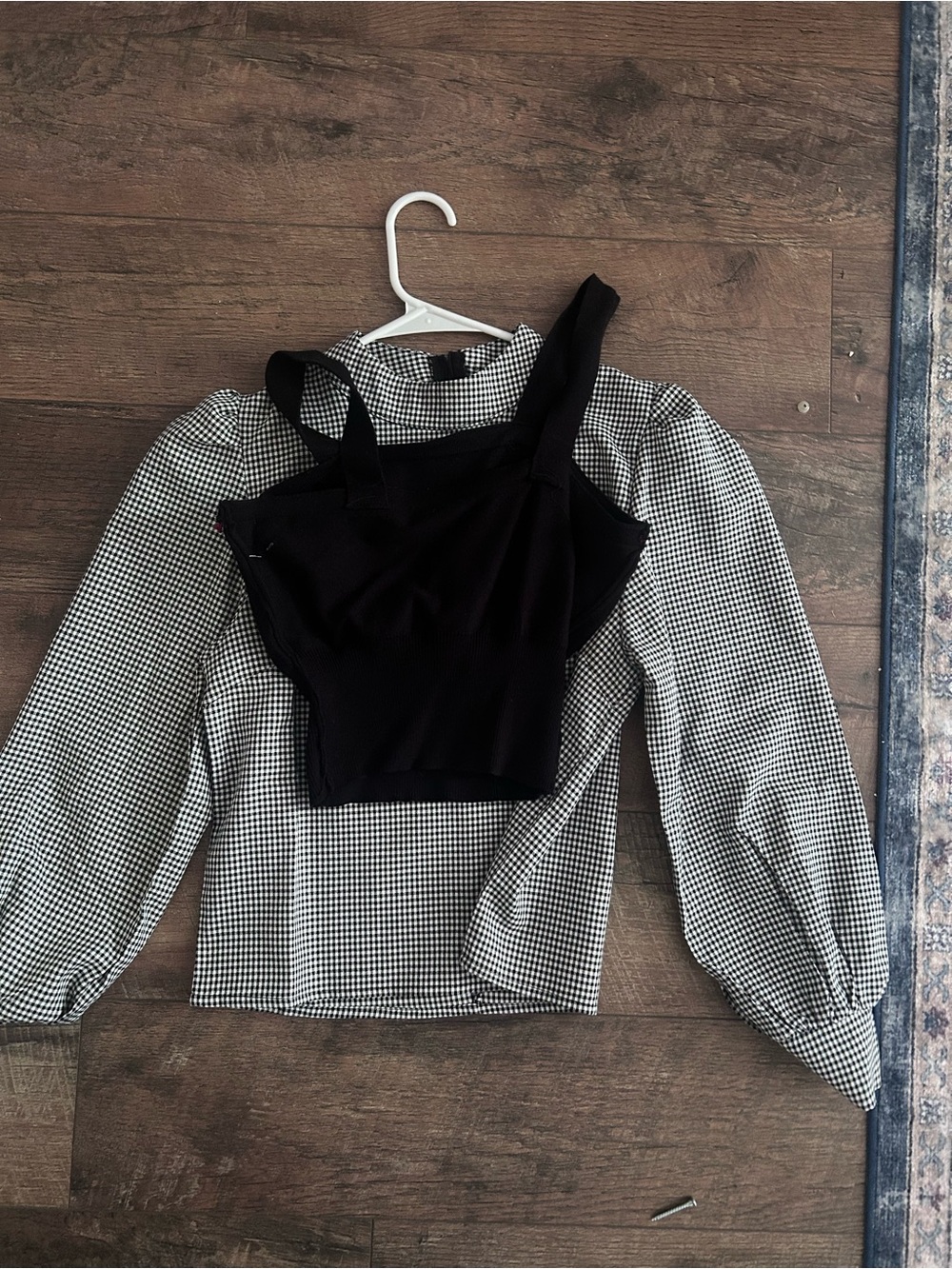 YesStyle Black Cropped Tank with Black & White Gingham Puff-Sleeve Blouse